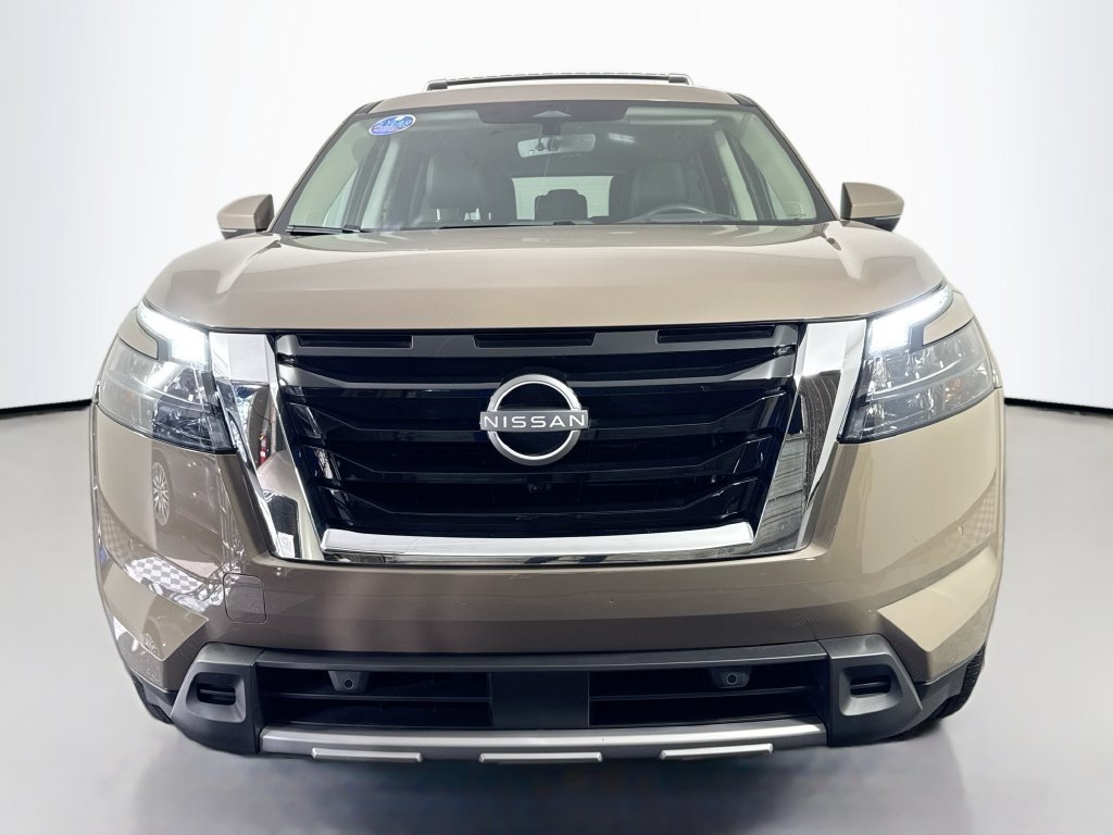 Used 2025 Nissan Pathfinder Platinum w/ Cargo Package AWD/4WD image 2