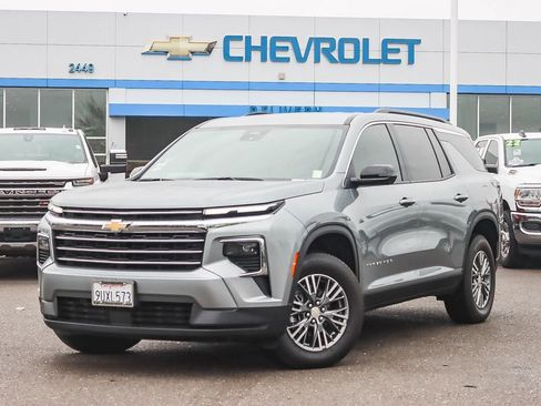 Used 2026 Chevrolet Traverse LT w/ Driver Confidence Package image 1