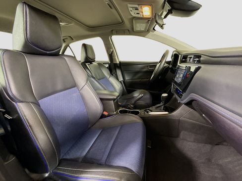 Used 2018 Toyota Corolla SE w/ SE Premium Package image 29