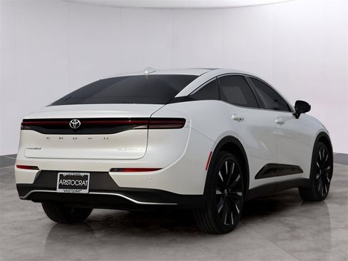 Used 2023 Toyota Crown Platinum image 7