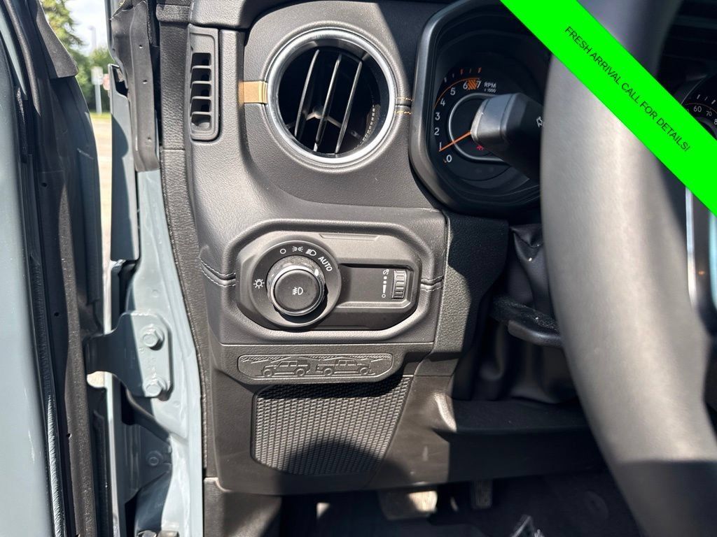 Used 2026 Jeep Wrangler Unlimited Sahara AWD/4WD image 49