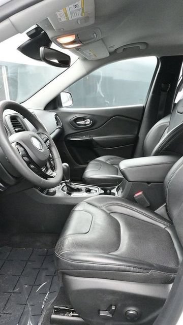 Used 2023 Jeep Cherokee Altitude Lux AWD/4WD image 7