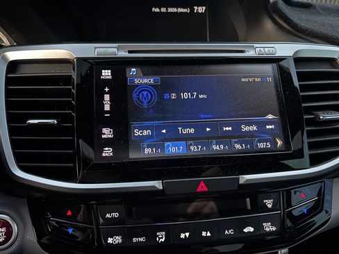 Used 2017 Honda Accord EX image 7