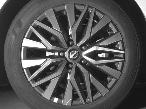 Used 2025 Nissan Altima 2.5 SV FWD image 13