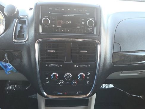 Used 2016 Dodge Grand Caravan SXT image 29