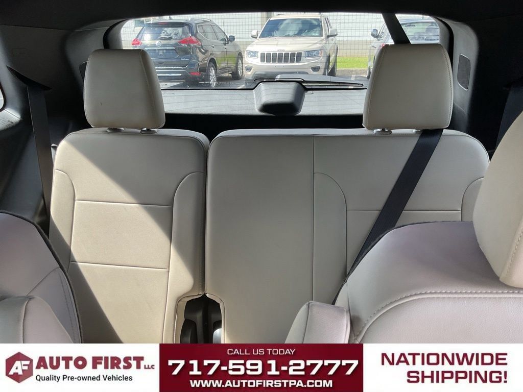 Used 2023 Chevrolet Traverse LT w/ LT Premium Package AWD/4WD image 12