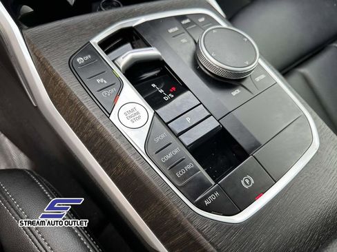 Used 2024 BMW 330i xDrive Sedan w/ Convenience Package image 31