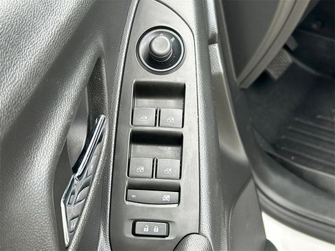 Used 2022 Chevrolet Trax LT w/ Redline Edition image 12