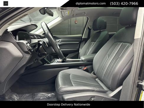 Used 2021 Audi e-tron Premium w/ Convenience Plus Package image 16