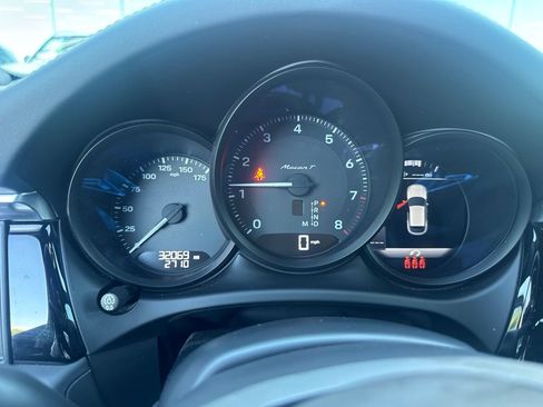 Used 2023 Porsche Macan Turbo AWD/4WD image 7