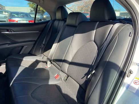 Used 2018 Toyota Camry XSE image 9