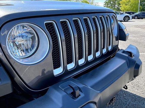 Used 2022 Jeep Wrangler Unlimited Sahara AWD/4WD image 27