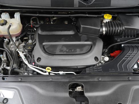 Used 2025 Chrysler Pacifica Select FWD image 32