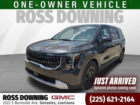 Used 2025 Kia Carnival image 1