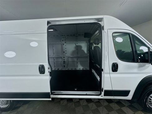 New 2025 RAM ProMaster 2500 w/ Premium Convenience Group image 10