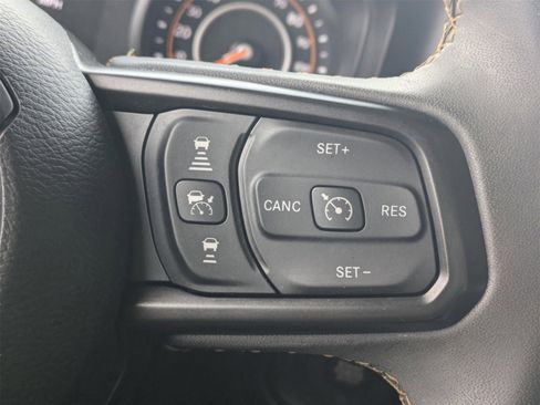 Used 2024 Jeep Gladiator Sport image 32