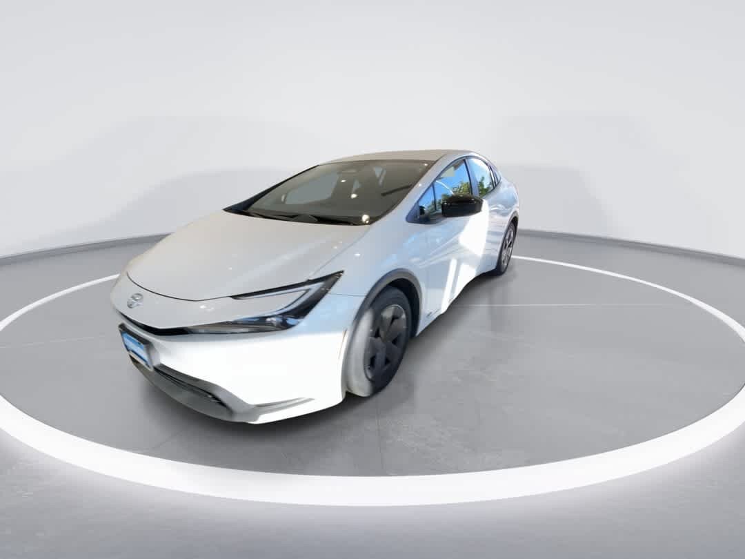 Used 2024 Toyota Prius LE AWD/4WD image 4