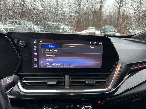 Used 2025 Chevrolet Trax RS w/ Driver Confidence Package image 28