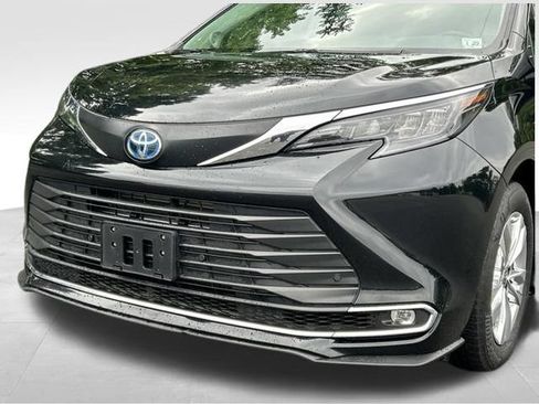 Used 2024 Toyota Sienna XLE w/ XLE Plus Package AWD/4WD image 14