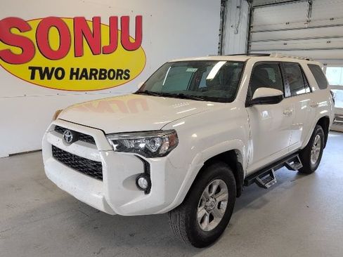 Used 2017 Toyota 4Runner SR5 AWD/4WD image 1