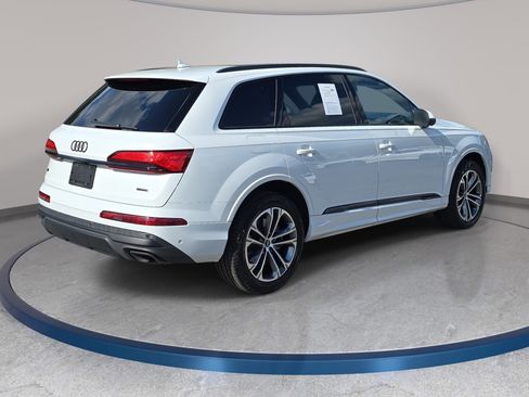 Used 2025 Audi Q7 2.0T Premium w/ Convenience Plus Package AWD/4WD image 5
