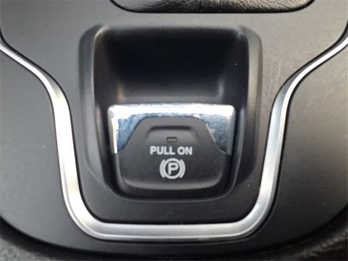 Certified 2022 Jeep Cherokee Latitude Lux w/ Sun & Sound Group image 19