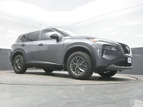 Used 2023 Nissan Rogue S AWD/4WD image 30