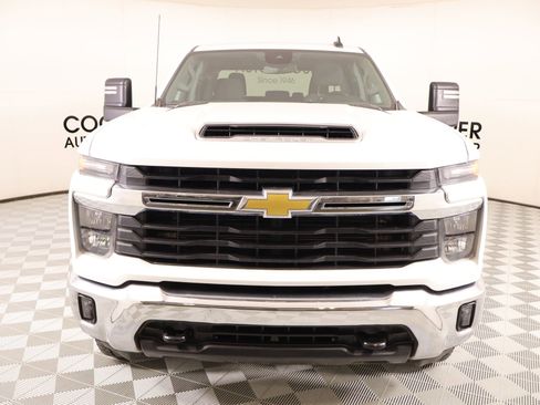 Used 2025 Chevrolet Silverado 2500 LT AWD/4WD image 9