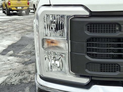 Used 2023 Ford F250 XL w/ Snow Plow Prep Package image 9