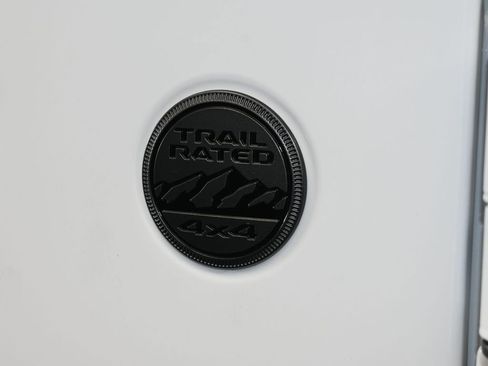 Used 2025 Jeep Gladiator Sport image 28