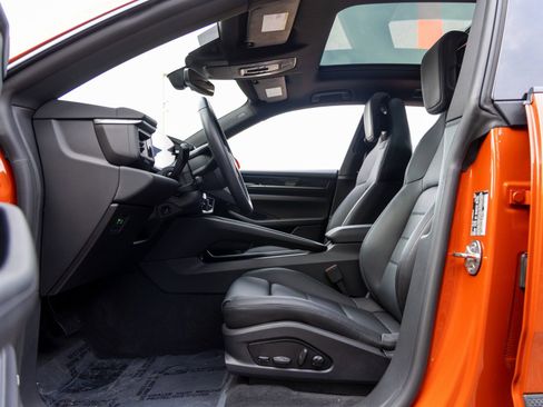 Certified 2025 Porsche Macan Electric image 24