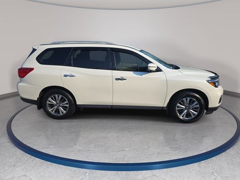 Used 2019 Nissan Pathfinder SL FWD image 4