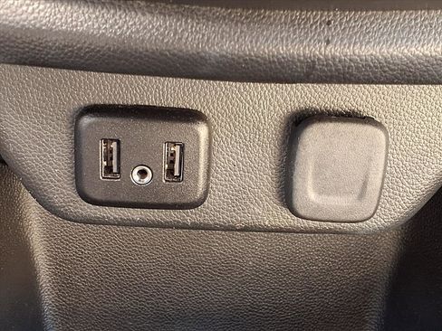 Used 2022 Chevrolet Traverse LS image 8