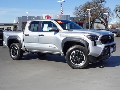 Certified 2024 Toyota Tacoma TRD Off-Road image 6