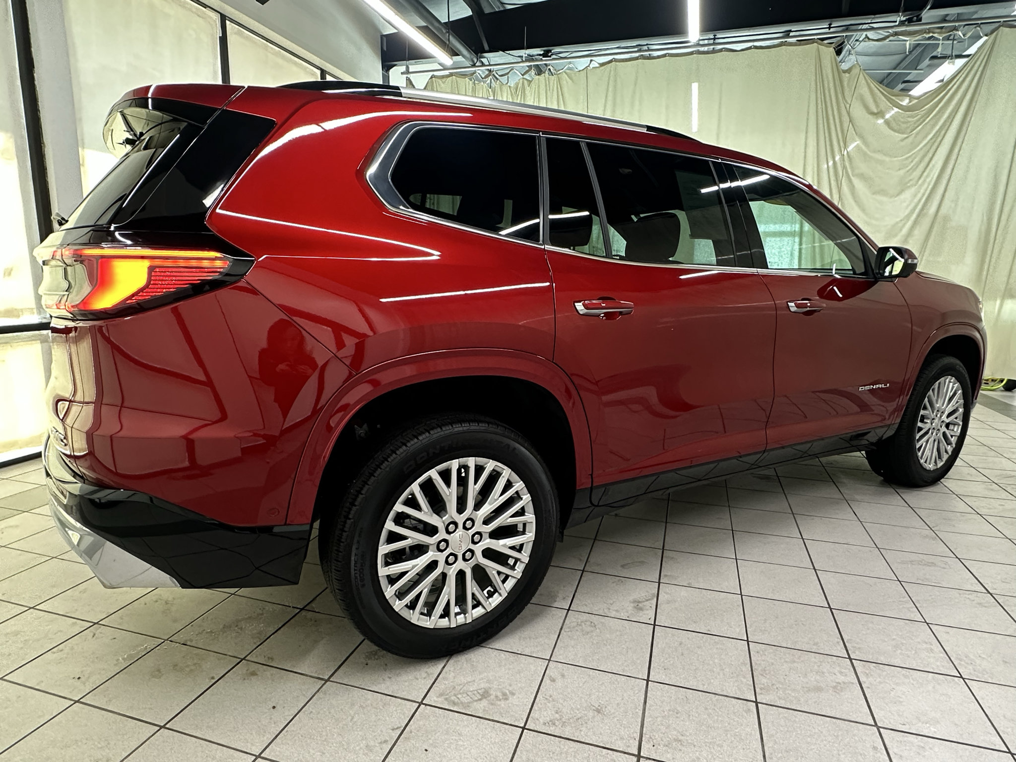Used 2026 GMC Acadia Denali w/ Super Cruise Package AWD/4WD image 3