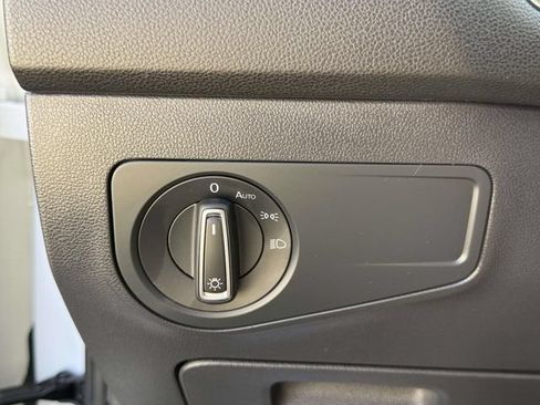 Certified 2023 Volkswagen Tiguan SE FWD image 21