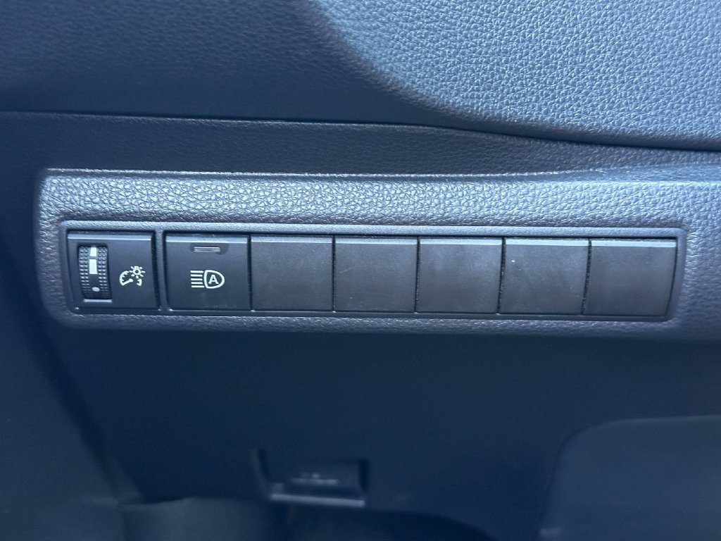 Used 2025 Toyota Corolla LE FWD image 34