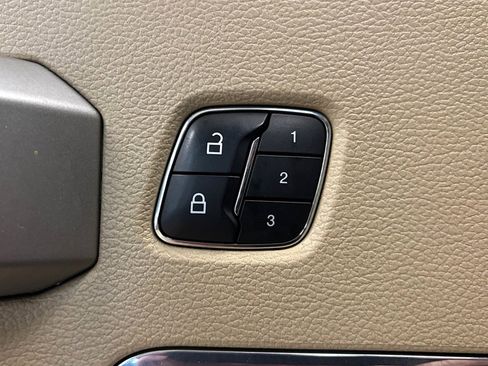Used 2019 Ford F150 Lariat w/ Equipment Group 502A Luxury AWD/4WD image 29