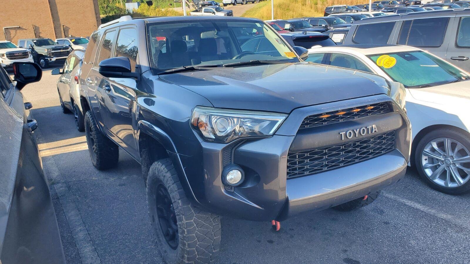 Used 2015 Toyota 4Runner SR5 AWD/4WD image 2