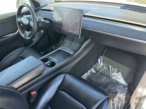 Used 2022 Tesla Model Y Performance image 8