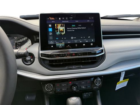 New 2025 Jeep Compass Limited image 11