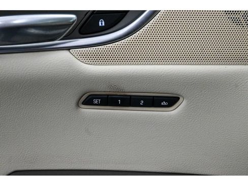 Used 2017 Cadillac XT5 Luxury w/ Driver Awareness Package image 29