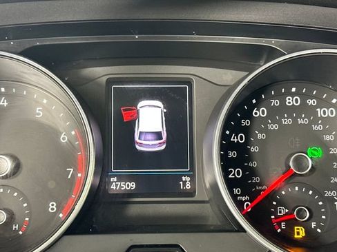 Used 2021 Volkswagen Tiguan SE image 18