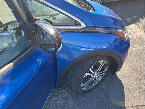 Used 2019 Chevrolet Bolt Premier w/ Infotainment Package image 32
