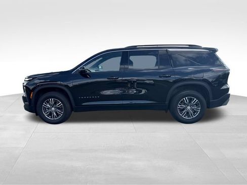 Used 2026 Chevrolet Traverse LT AWD/4WD image 2