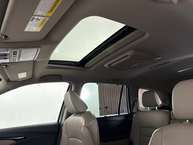 Used 2018 Honda Pilot Touring image 2