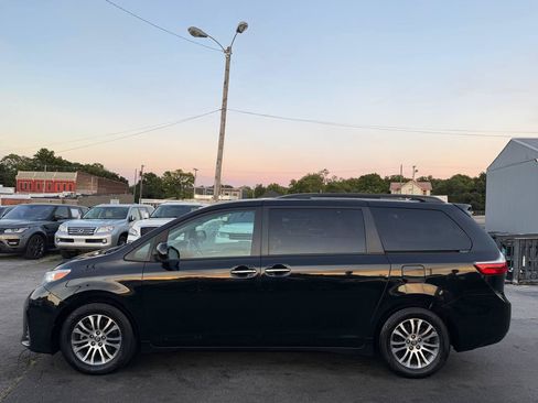 Used 2019 Toyota Sienna XLE FWD image 7