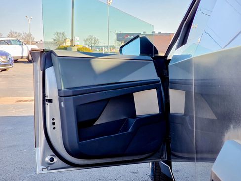 Used 2025 Tesla Cybertruck AWD Crew Cab image 30