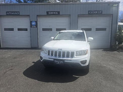 Used 2014 Jeep Compass Latitude image 2