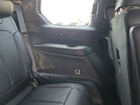 Used 2025 Jeep Grand Cherokee L Limited w/ Luxury Tech Group II image 99